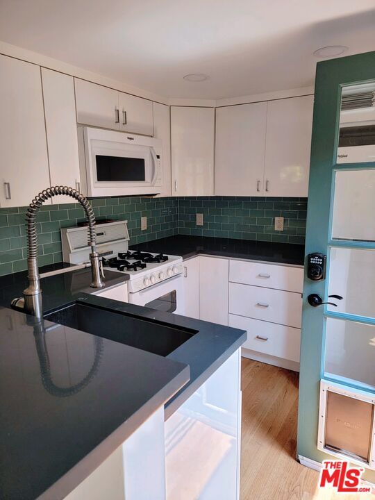 Foto del edificio - 315 N Venice Blvd