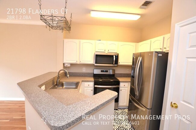Building Photo - Charming 2 Bedroom, 2 Bath Townhouse For R...