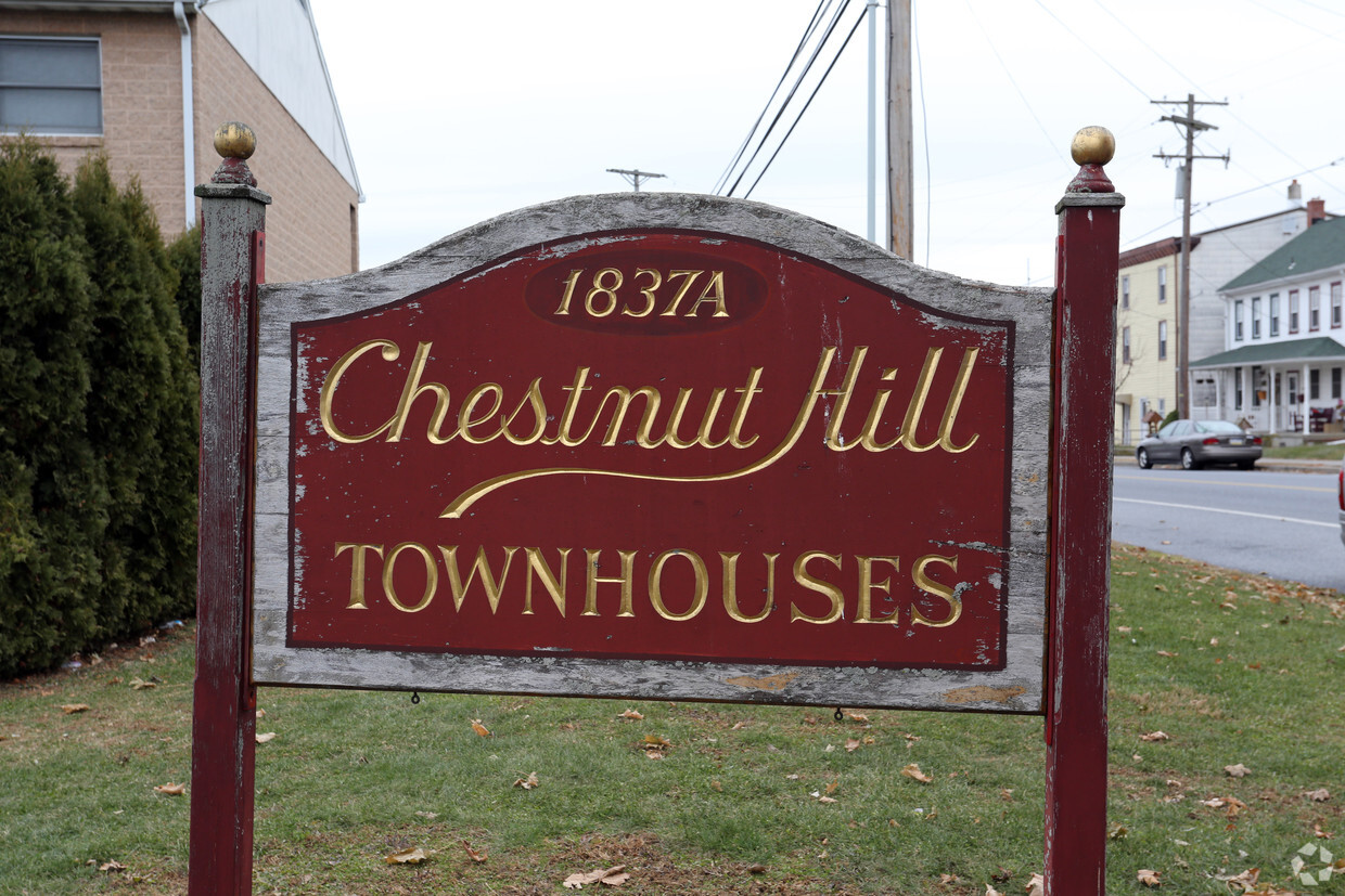 Building Photo - Chestnut Hill Townhouses