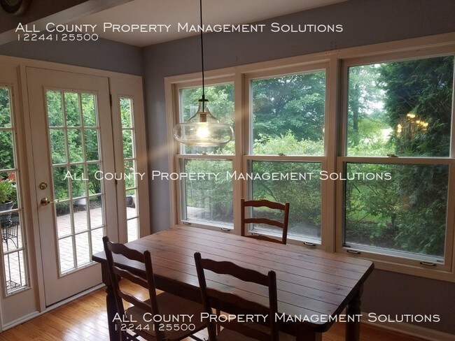 Foto del edificio - 988 Cormar Dr