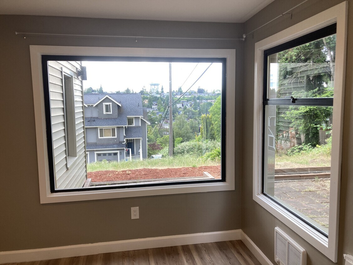 Foto principal - 3059 30th Ave W