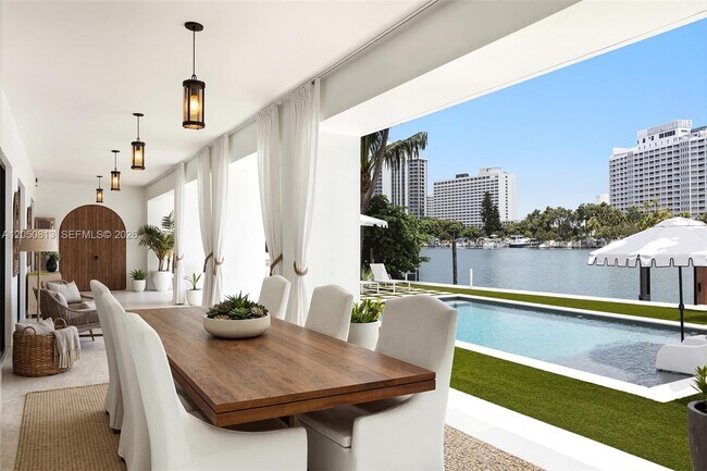 Foto del edificio - 5401 Pine Tree Dr