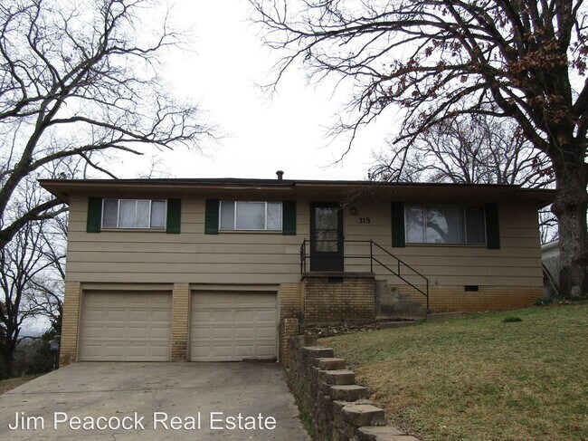 Building Photo - 3 br, 1.5 bath House - 315 W. 34th Street
