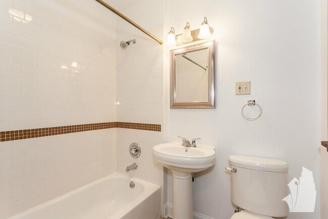 Foto del edificio - 3047 W Logan Blvd