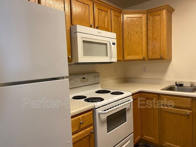 Building Photo - 1420 Westbury Way