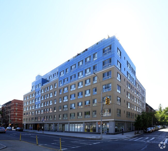 Building Photo - Aurum