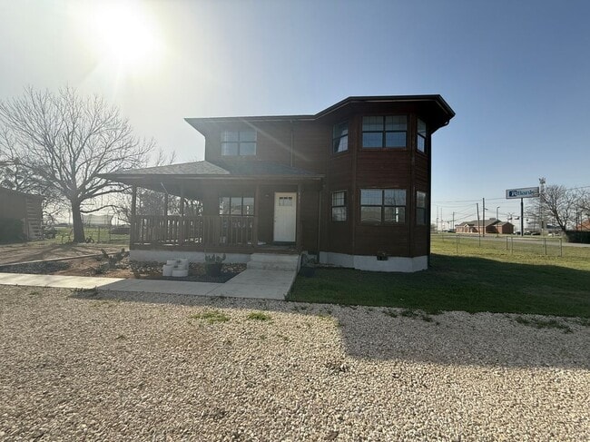 Building Photo - 411 W Avenue K