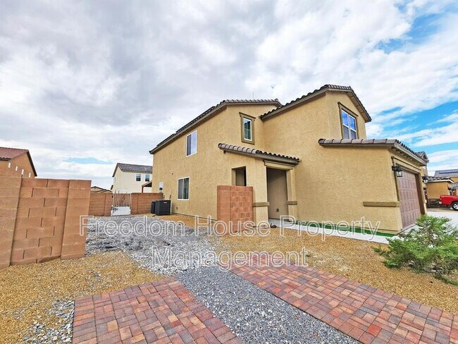 Foto del edificio - 3821 E Weld Ave