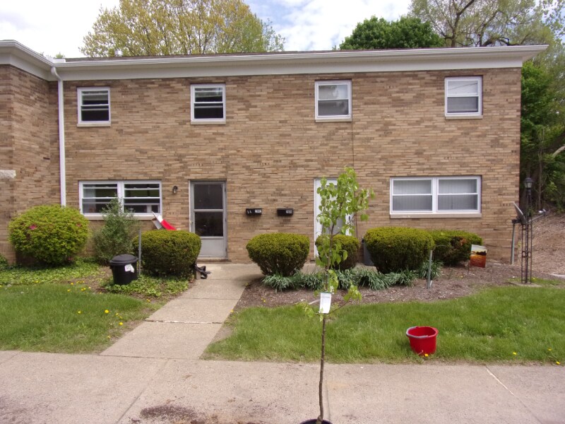Primary Photo - 2802 Rowland Ave NE