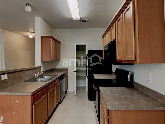 Foto del edificio - 300 Austin Ave