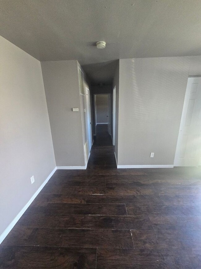 Building Photo - 4 Bedroom Home in Marshalltown