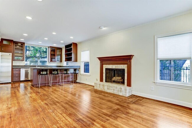 Building Photo - 2132 Tangley St