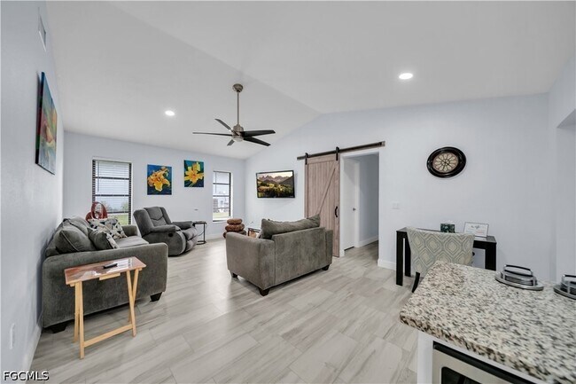 Building Photo - 299 Rotonda Cir