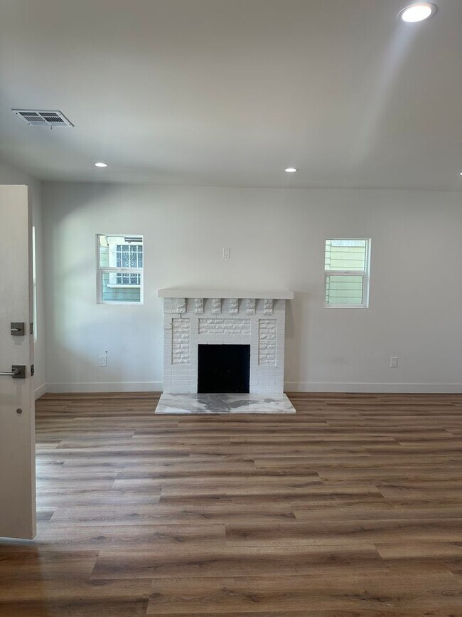 Foto del edificio - House For Rent