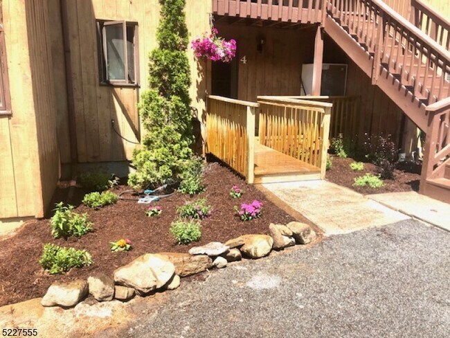 Building Photo - 3 Village Way