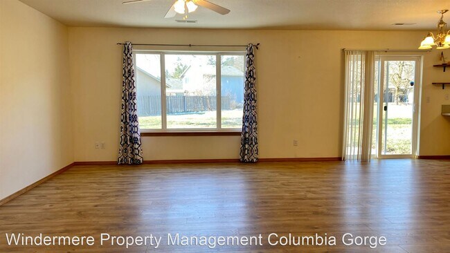 Building Photo - 3 br, 2 bath House - 713 Chinook Circle