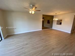 Building Photo - 2 br, 2 bath  - Southgate Gardens