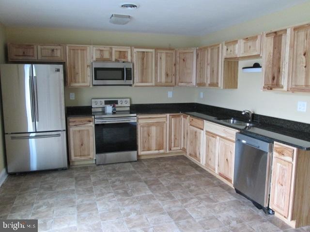 Building Photo - 5160 Heritage Dr