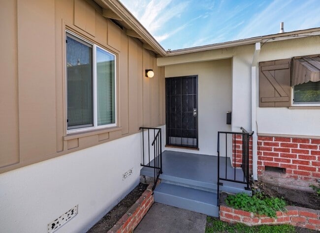 Building Photo - 8123 Lindley Ave