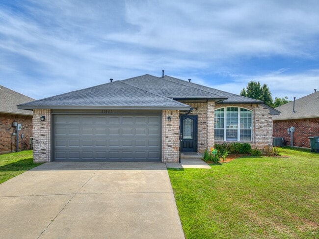 Charming home in North Edmond + Deer Creek Schools - Charming home in North Edmond + Deer Creek Schools