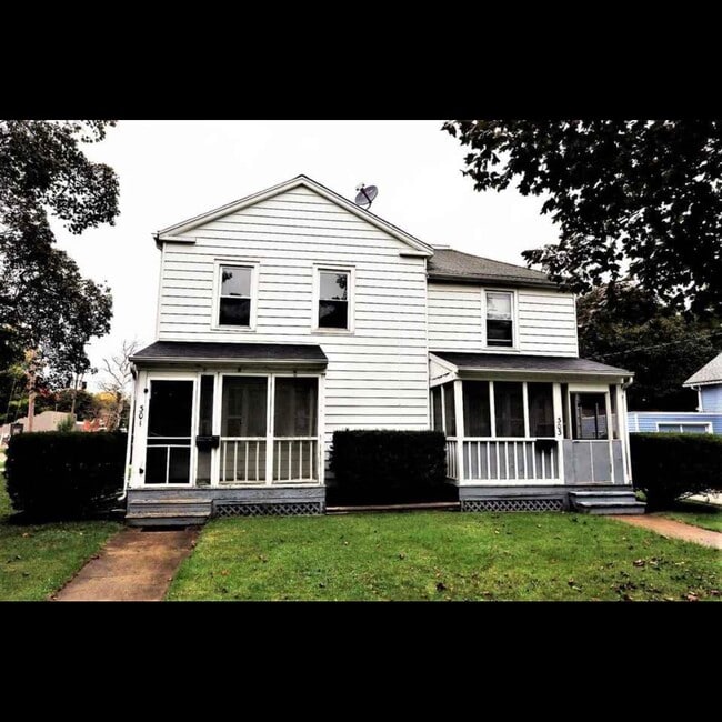 Building Photo - 301 E Pottawatamie St