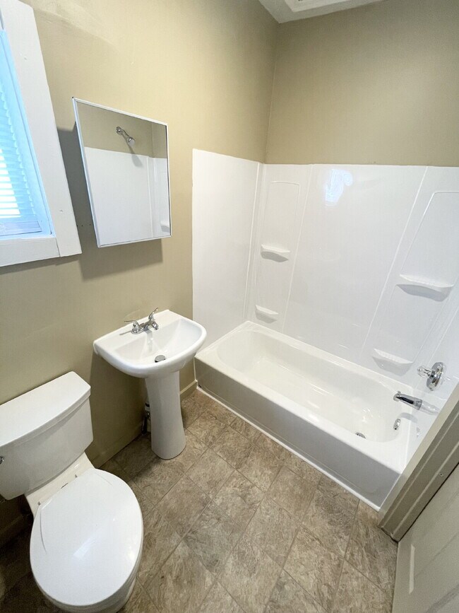Foto del edificio - 2 Bedroom with open-concept living areas