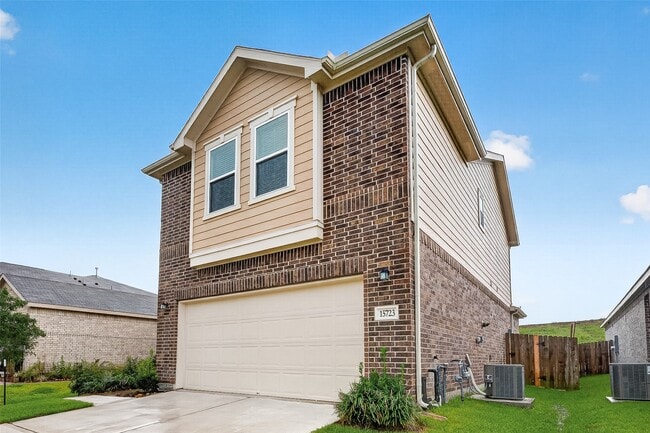 Building Photo - 15723 Autumn Chicory Dr