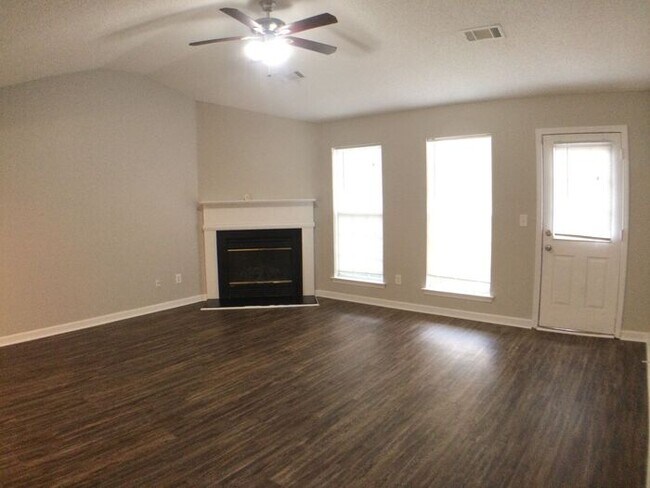Building Photo - 5847 Waggoner Cove
