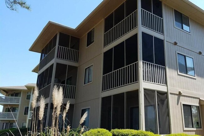 Foto del edificio - Unfurnished, 2 Bedroom, 2 Bath, 3rd Floor, Corner Unit at Cypress Bay! Available December 2025!