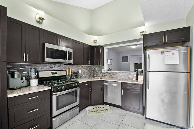 Foto del edificio - 209 Cypress Rd