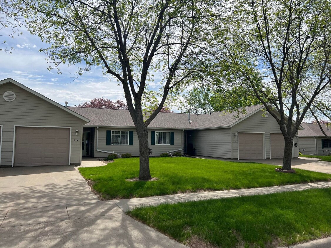 Foto principal - Prairie Mill Townhomes