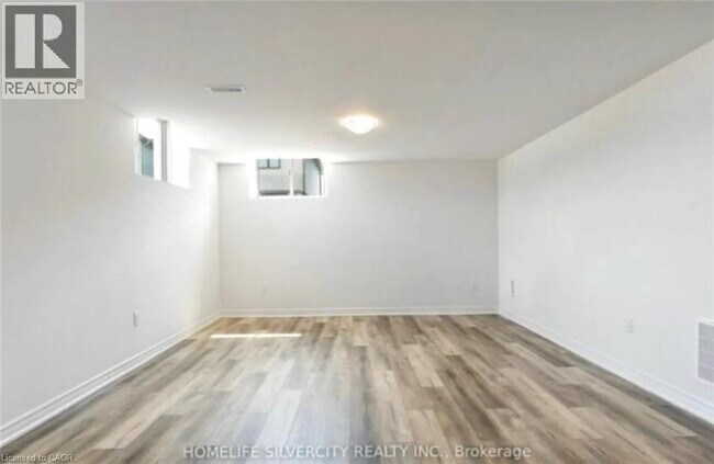 Photo du bâtiment - 23 Holder Dr