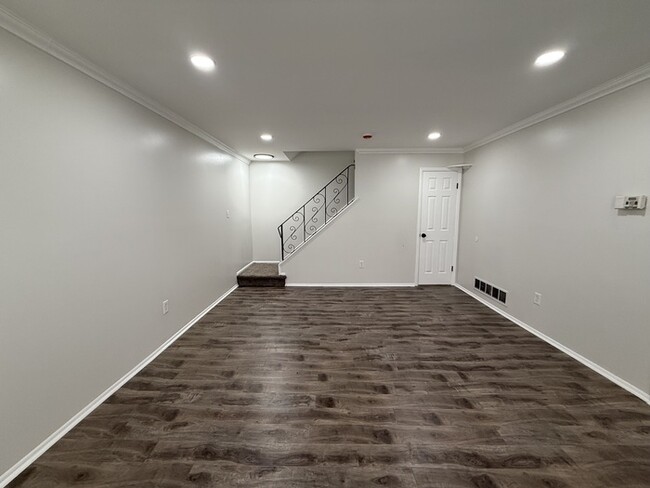 Building Photo - 2041 Harbour Dr