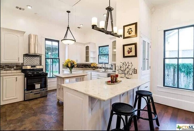 Building Photo - 603 S Liberty St