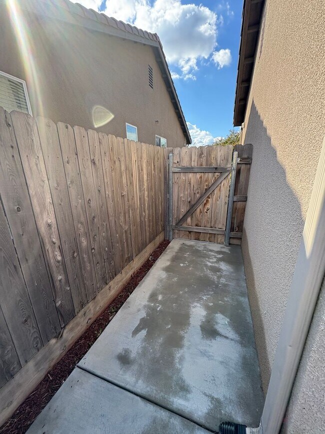 Foto del edificio - Home located in Ashton Park Move in Ready!! Private Showing Only!