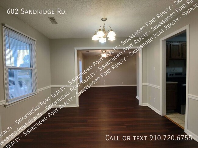 Foto del edificio - 602 Sand Ridge Rd