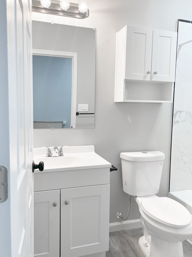 bathroom 1 - 1806 Appleton St