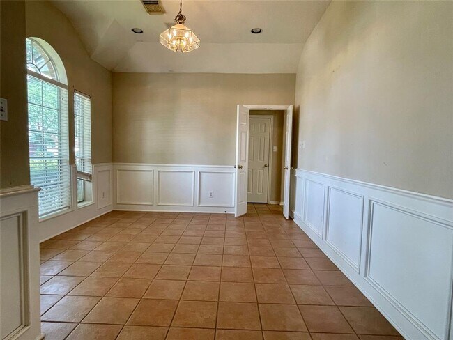 Building Photo - 4619 Country Spring Rd