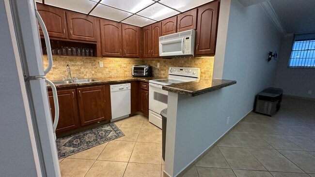 Foto del edificio - 3300 W Rolling Hills Cir