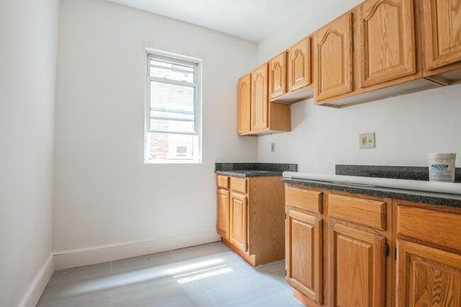 Photo - Allston 1 Bed Split – Heat & Hot Water Included – Great Value – 9/1 Apartment