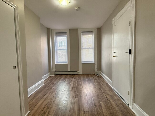 Foto del edificio - 90 Jordan Ave