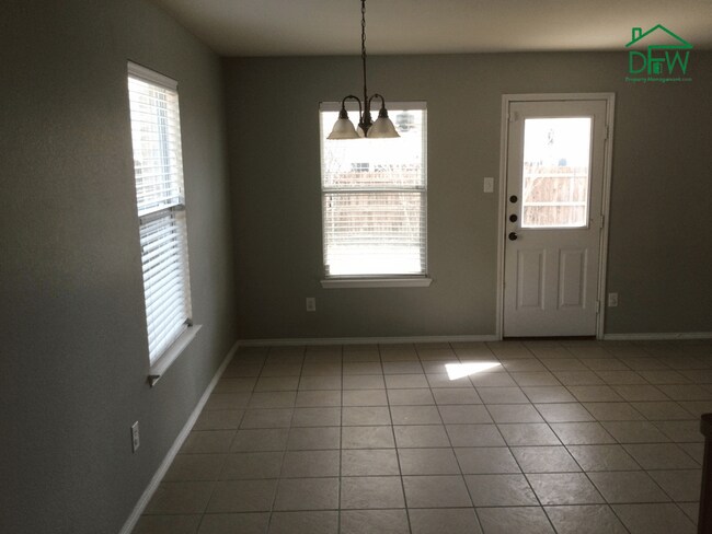 Building Photo - 9120 Goldenview Dr