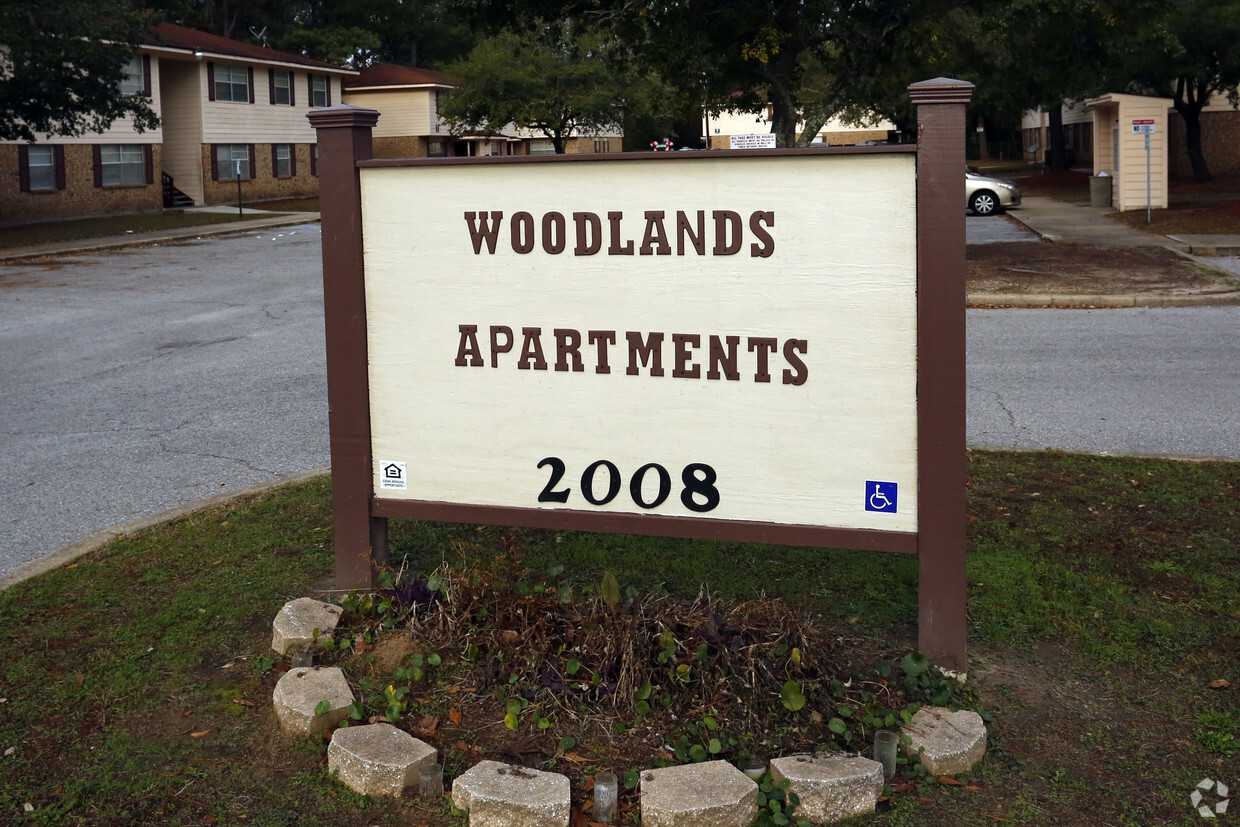 Foto del edificio - Woodlands Apartments