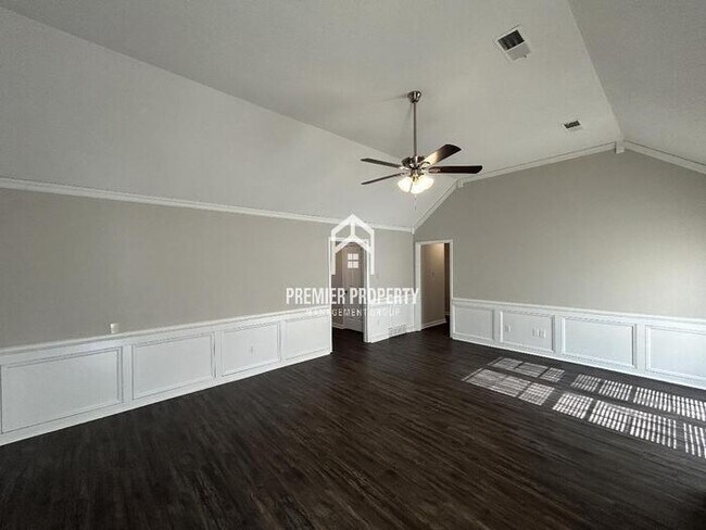 Foto del edificio - 3939 Clubview Dr