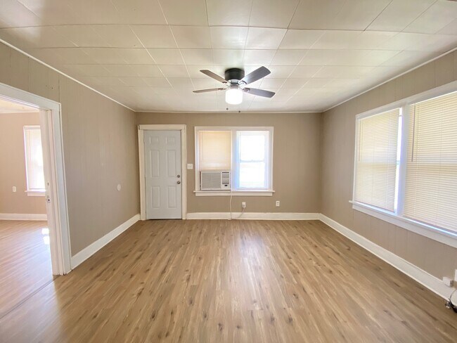 Foto del edificio - 1345 SW 27th St