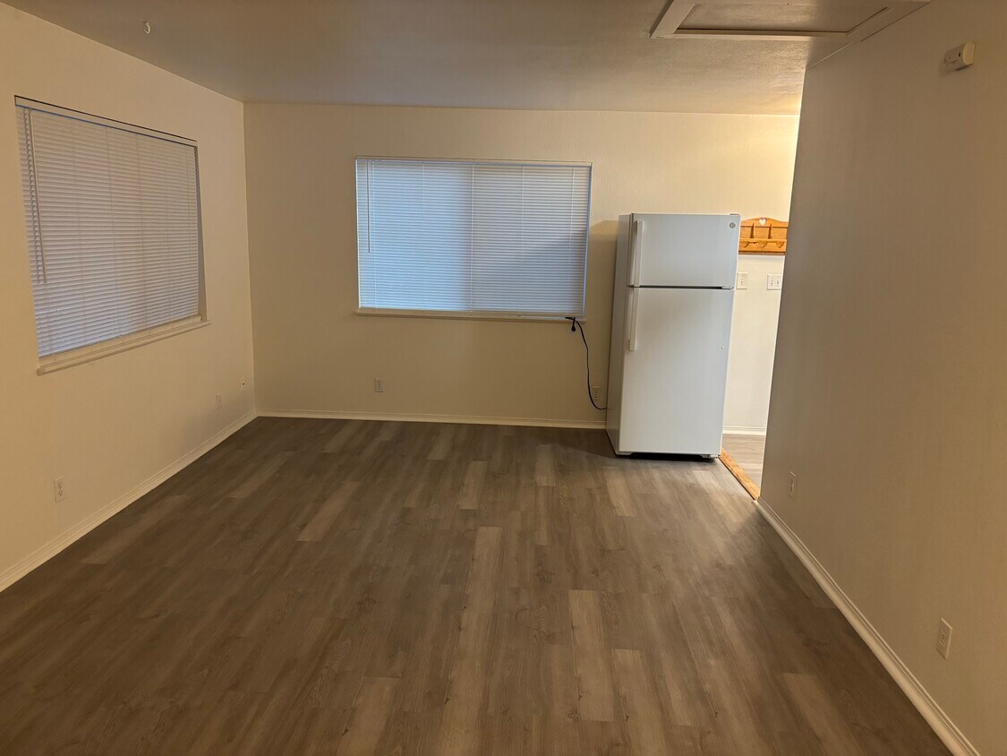 Foto del edificio - 525 Lakeview Dr
