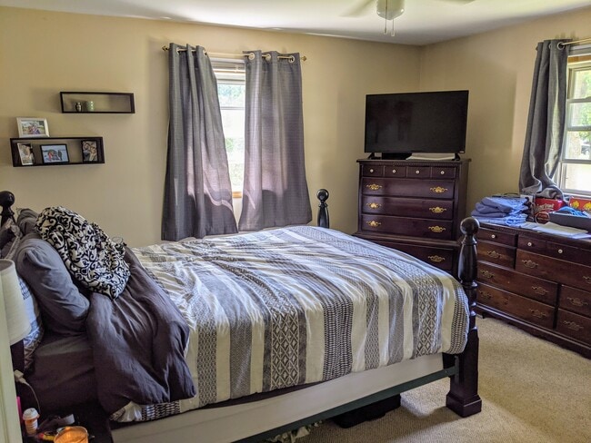 Foto del edificio - 512-514 Terrace Dr