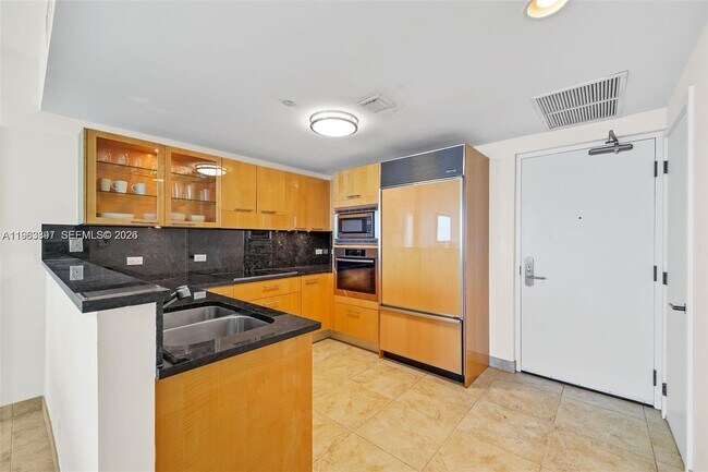 Foto del edificio - 6799 Collins Ave