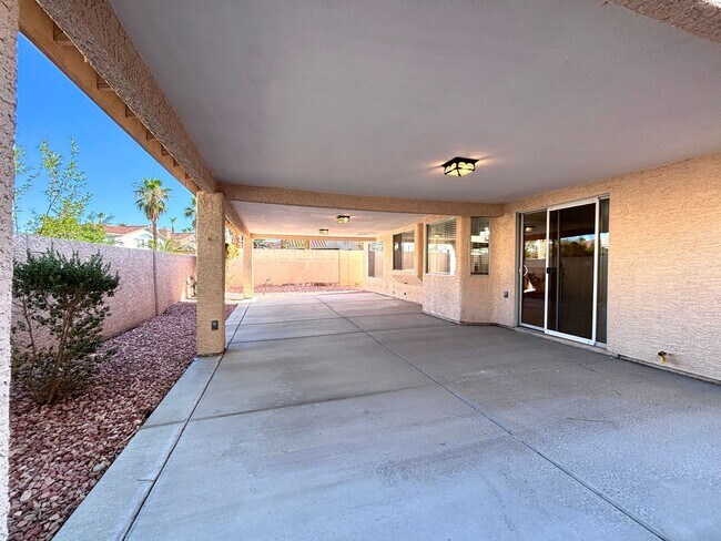 Building Photo - 4 Bedroom Home with Bed and Bath Downstairs - In Summerlin