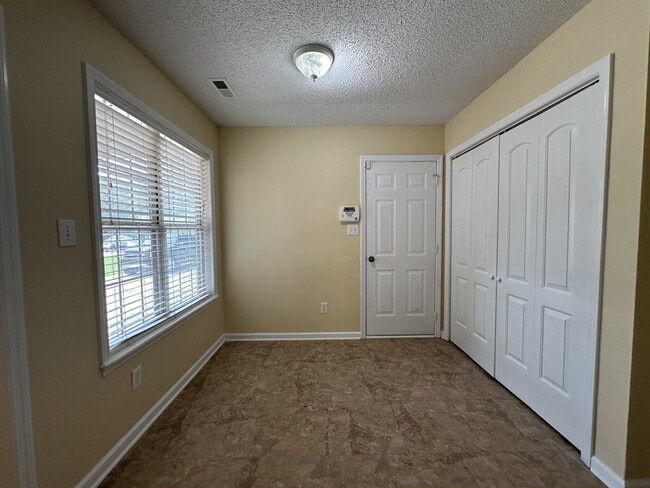 Building Photo - Charming 3 Bedroom Home with 2 Full Baths -305 Firethorn Ln.
